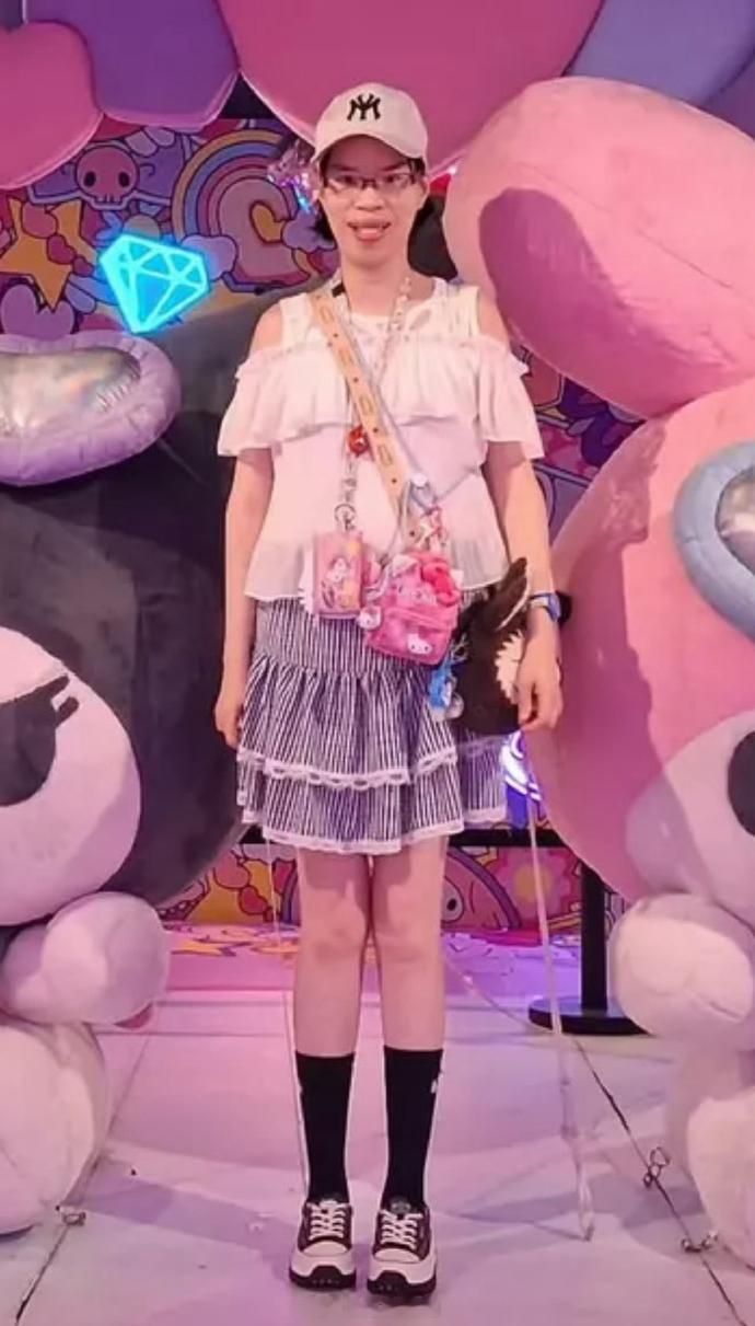 香港“超级美女”网上约男友，要40岁，但不喜欢大陆人……幸甚至哉，大陆男子很幸运