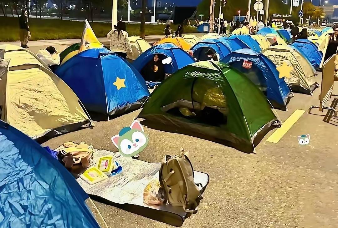 武汉大街旅游帐篷不能只看帐篷热闹，这是商家野蛮欲望刺伤游客的痛！问一句，物价随