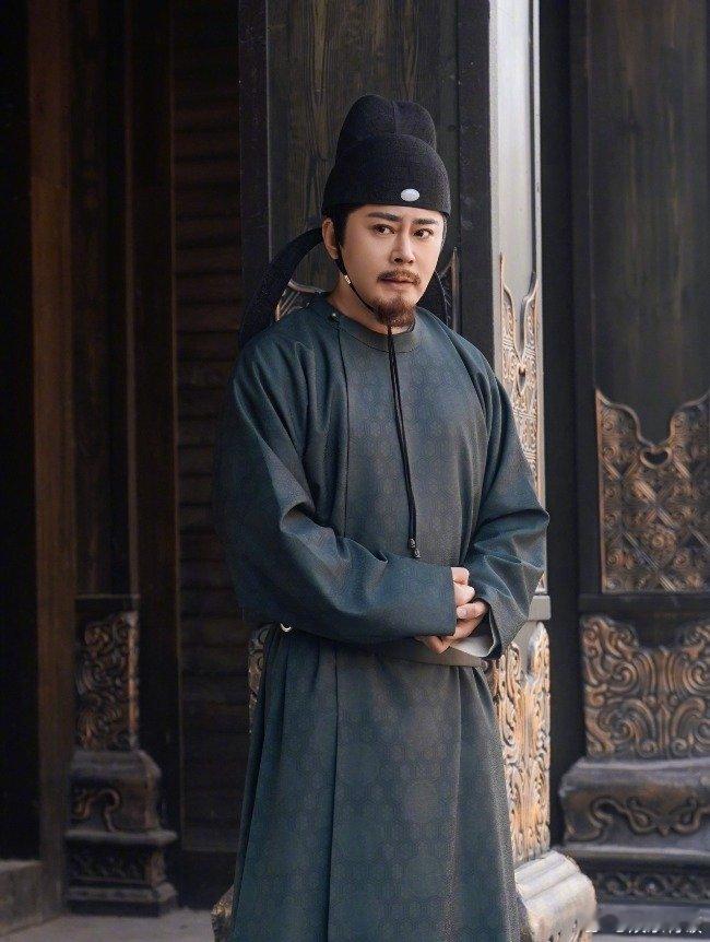 宗峰岩说王一博任嘉伦超敬业老戏骨宗峰岩谈及合作过的年轻演员，直言王一博、任嘉伦