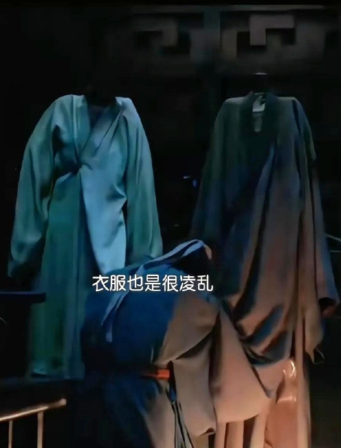 看《藏海传》这波细节直接封神！关于藏海烧密室前父母的去向，原来早有伏笔！有没