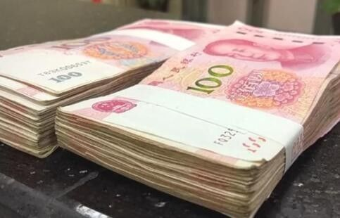 昨天，一个多年未联系的亲戚突然给我打电话，想借钱。我当时没多问就断然拒绝了。然而