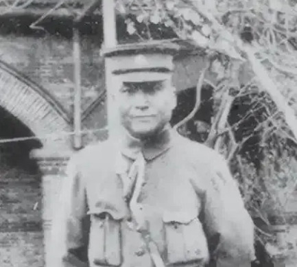 1927年9月，下野的蒋介石在离开溪口时，向浙江省主席周凤岐借十万元的旅费，周凤