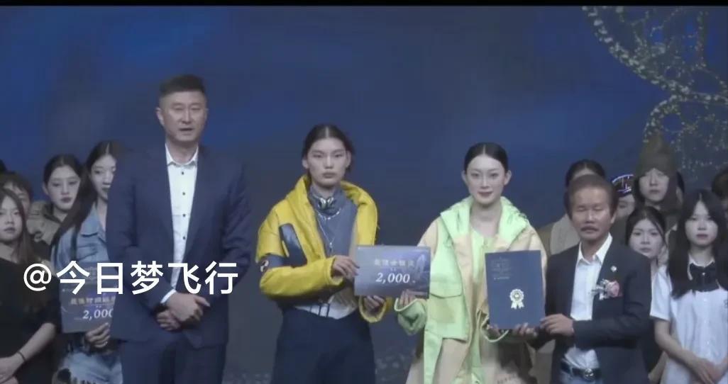 广东队主教练杜锋空降广东工业大学，外籍训练师泰勒归队！杜锋出席耐高联赛活动后，