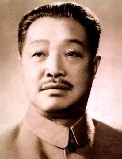 🌞1954年，贺龙调任国家副总理，有一次，贺龙去参加一个重要会议，毛主席和