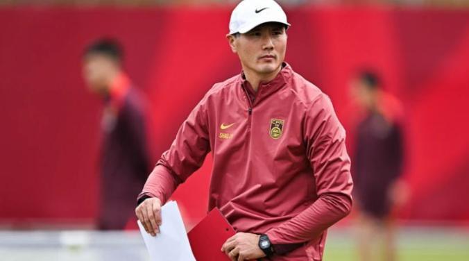 国足为何要选择这样时间的飞机？我们看到昨天晚上国足出征去澳大利亚根据媒体爆料的起