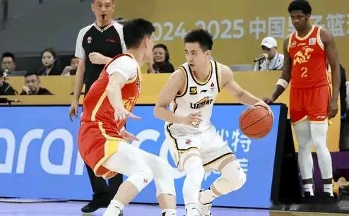 卢伟：上海队休赛期有意补强本土1号位和5号位！我的建议是：卢伟可以考虑辽宁老乡