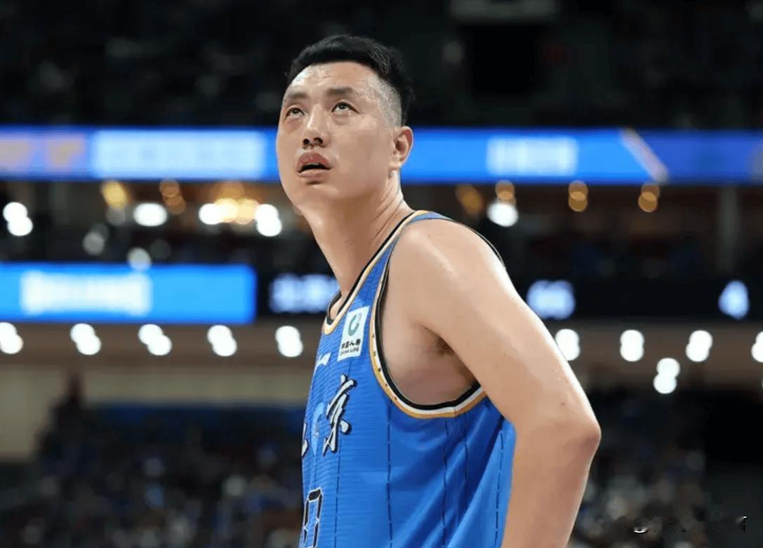 翟晓川耿耿于怀！北京男篮眼下正准备参加在四川雅安举办的热身赛！在这场比赛到来之