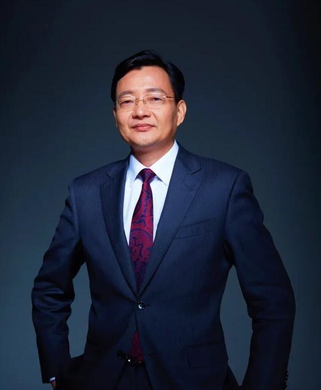 应该果断出手救市了！李大霄终于认为应该救市了，市场出现恐慌情绪，稳定市场力量应该