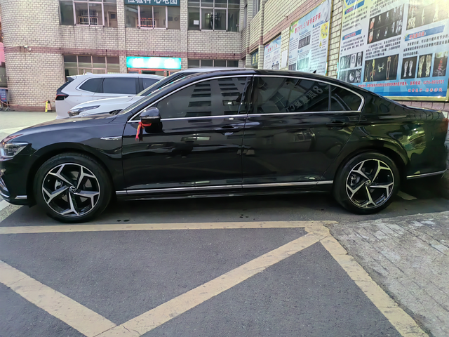 迈腾2025陪我一起走过的日子今天日子不错，挺风和日丽的，先加了95油，7.5