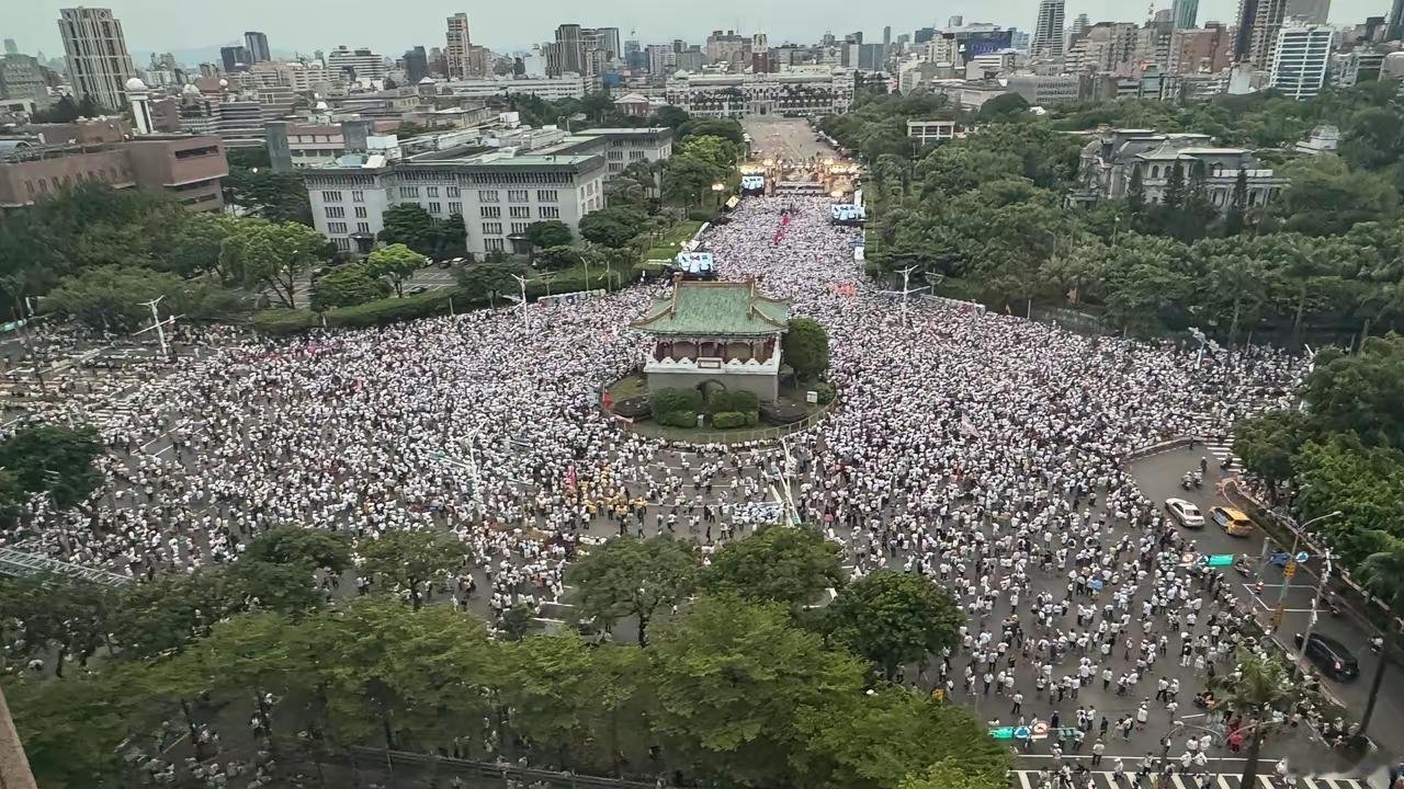 蒋万安的号召力，一般般。分数出来了，7.25上凯道人数没过10万，5万都不到，