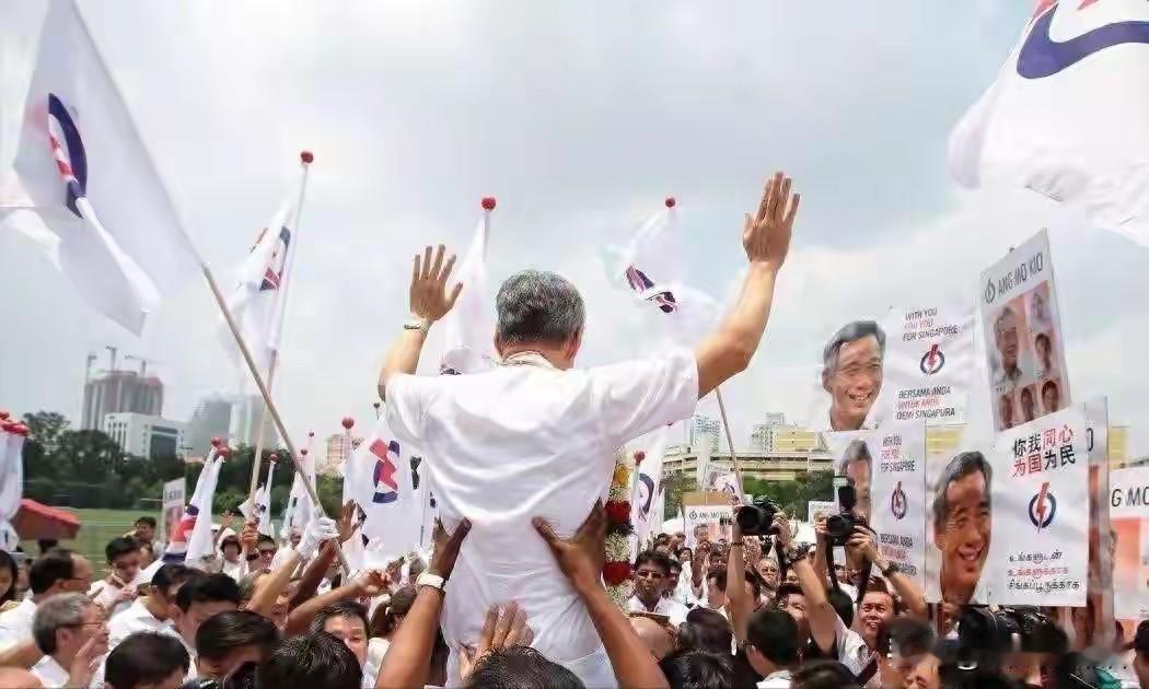 2022年5月，新加坡移民局干了一件事。既没有开会讨论，也没有发个新闻稿，连一份