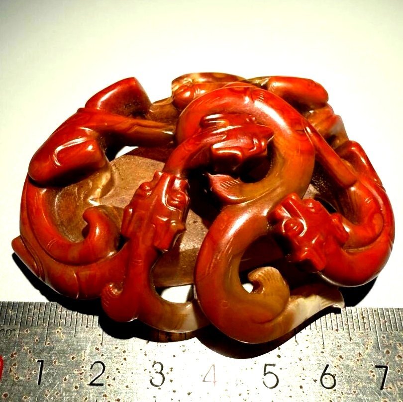 汉代红缟玛瑙雕件，外面很少见，包浆特别漂亮！供大家酒足饭饱之后欣赏。