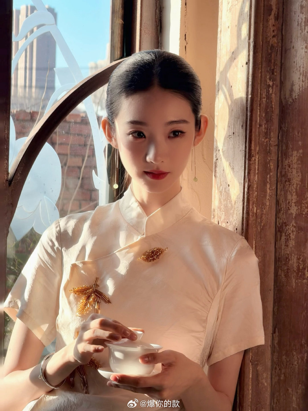 张艺凡好国泰民安的一张脸张艺凡清冷系美人她真的好适合穿简单衣服，不用硬凹，那