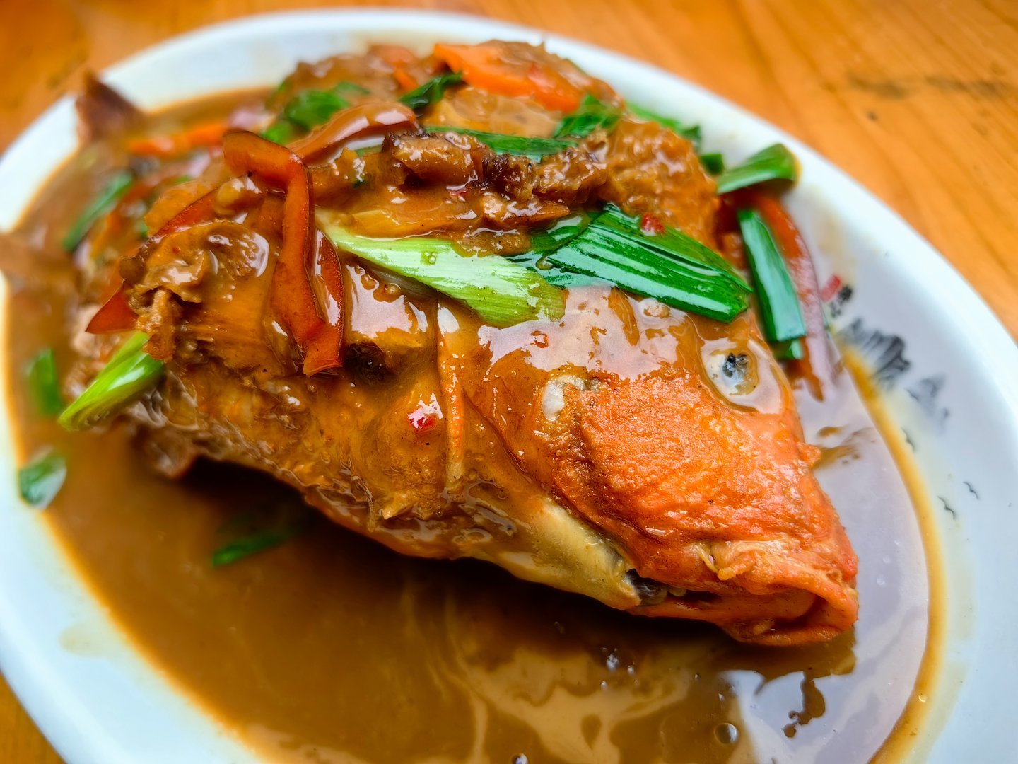 *在路上*再次吃到庆源的荷包鲤鱼，已经相隔20年了，时间太匆匆...江西婺源庆源