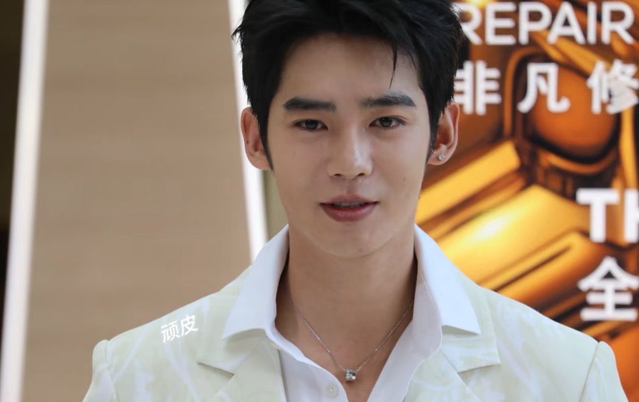于适三亚娇兰活动于适真的很适合护肤品类的代言，他气质有男人味又有男孩感，女生看了