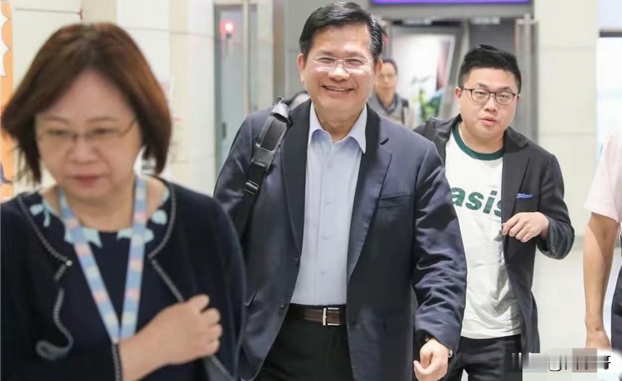 赖清德没去成斯威士兰，只好派出林佳龙替他窜访蹭热度。只不过，林佳龙这一趟行程也很