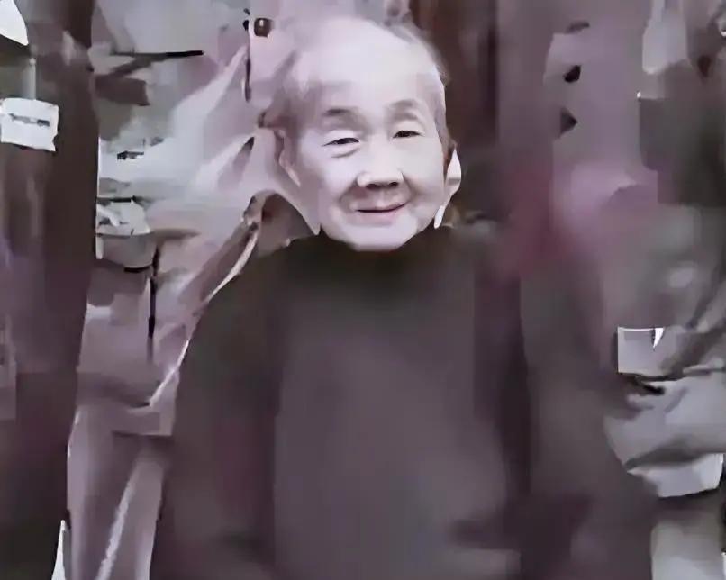 1949年，长沙和平解放不久，杨开慧的母亲向振熙已是79岁，儿子杨开智收到毛泽东