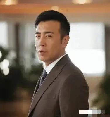 《沉默的荣耀》收官了,这部剧是由于和伟监制,投资方对这部剧是很不满意的,因为