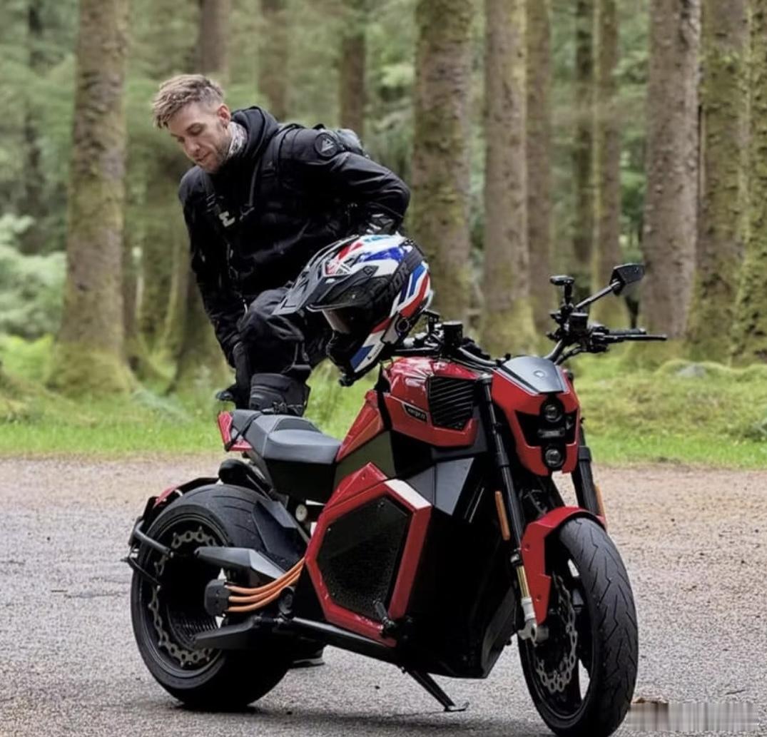 真正固态电池上车了？全球第一块量产固态电池诞生！芬兰一家小公司Donutlab