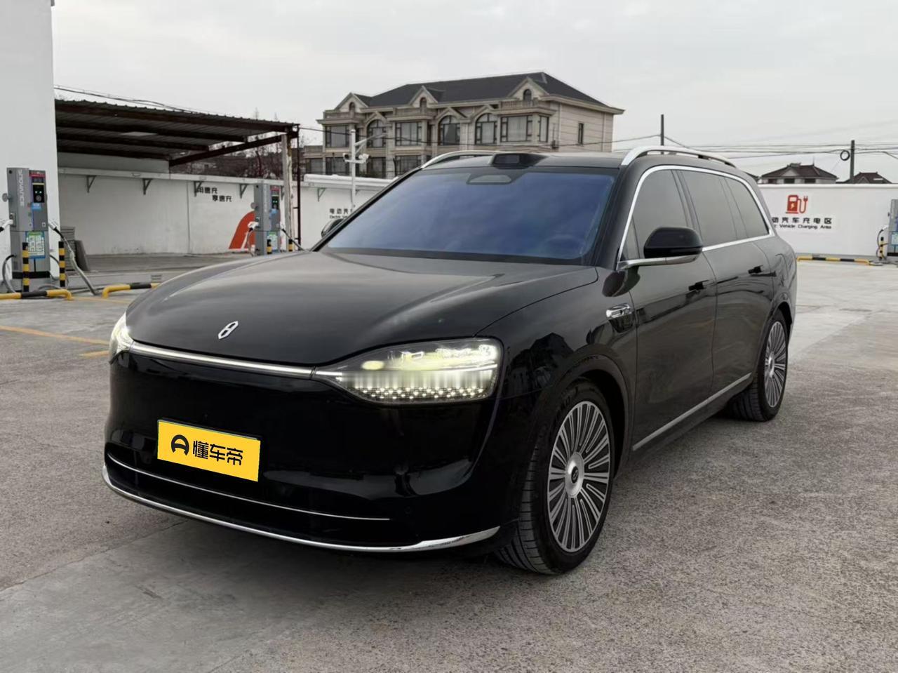 25年款问界M9，顶配U版。​过户一次，实表2万多公里铁件​原版原漆，全车车