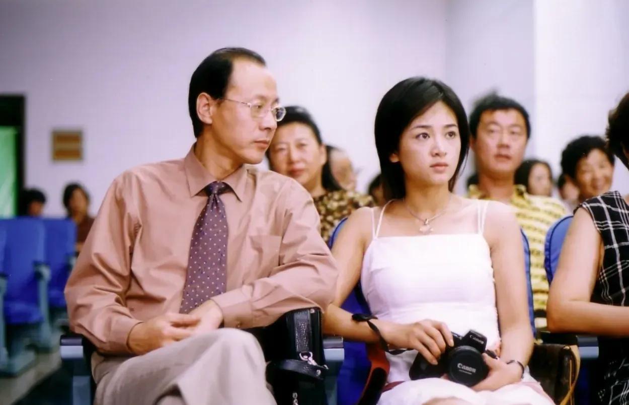 娟子年轻的时候多漂亮啊！浑身散发着迷人的活力，妥妥的女神一枚！现在老了很多，和年