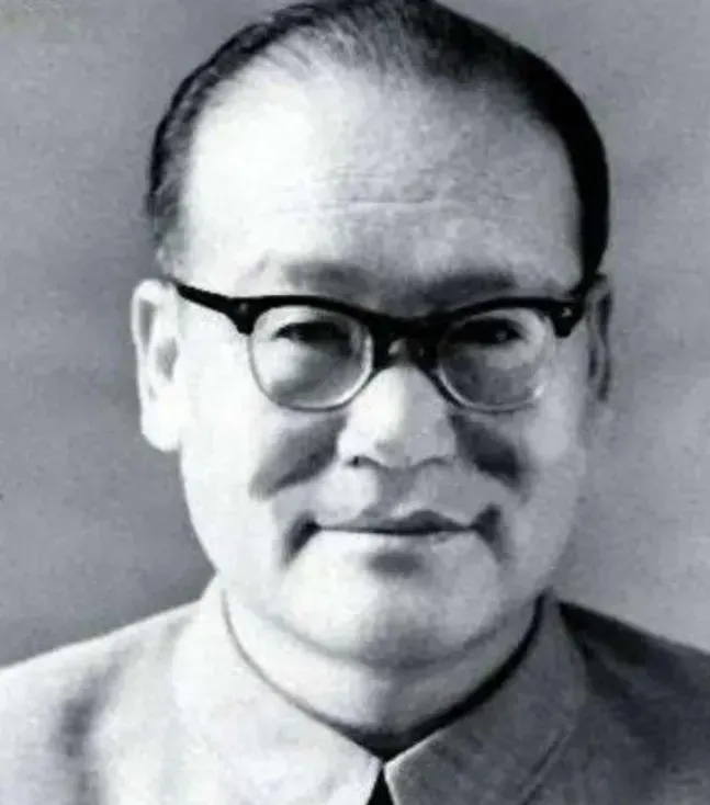1980年，辞职批准后，纪登奎搬了一次家。没有想到，搬到新家后，纪登奎在看电视时
