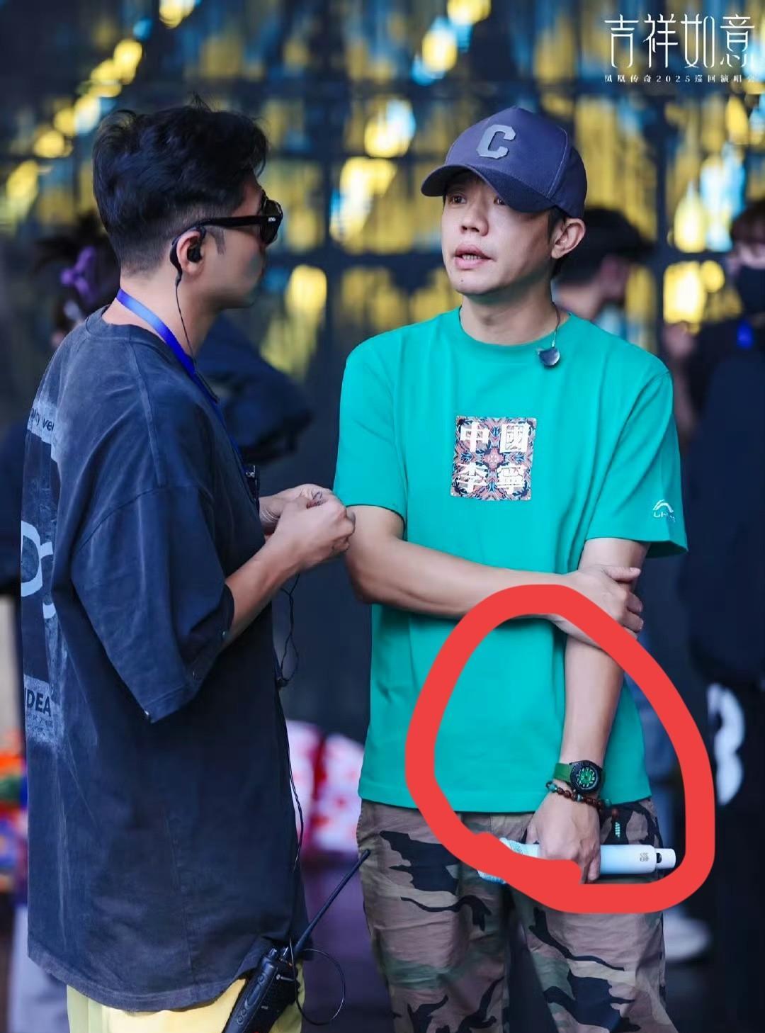 凤凰传奇曾毅冲上热搜，原因竟是一块手表，去查了一下，这块手表是私人订制款式，品牌