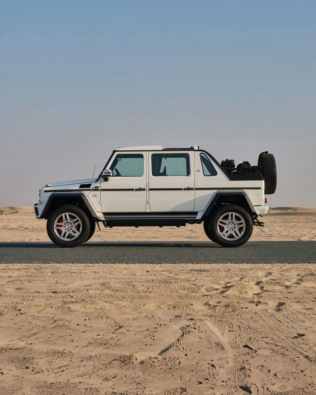 这应该是柜内国内在售二手迈巴赫的天花板！奔驰迈巴赫G650Landaulet，