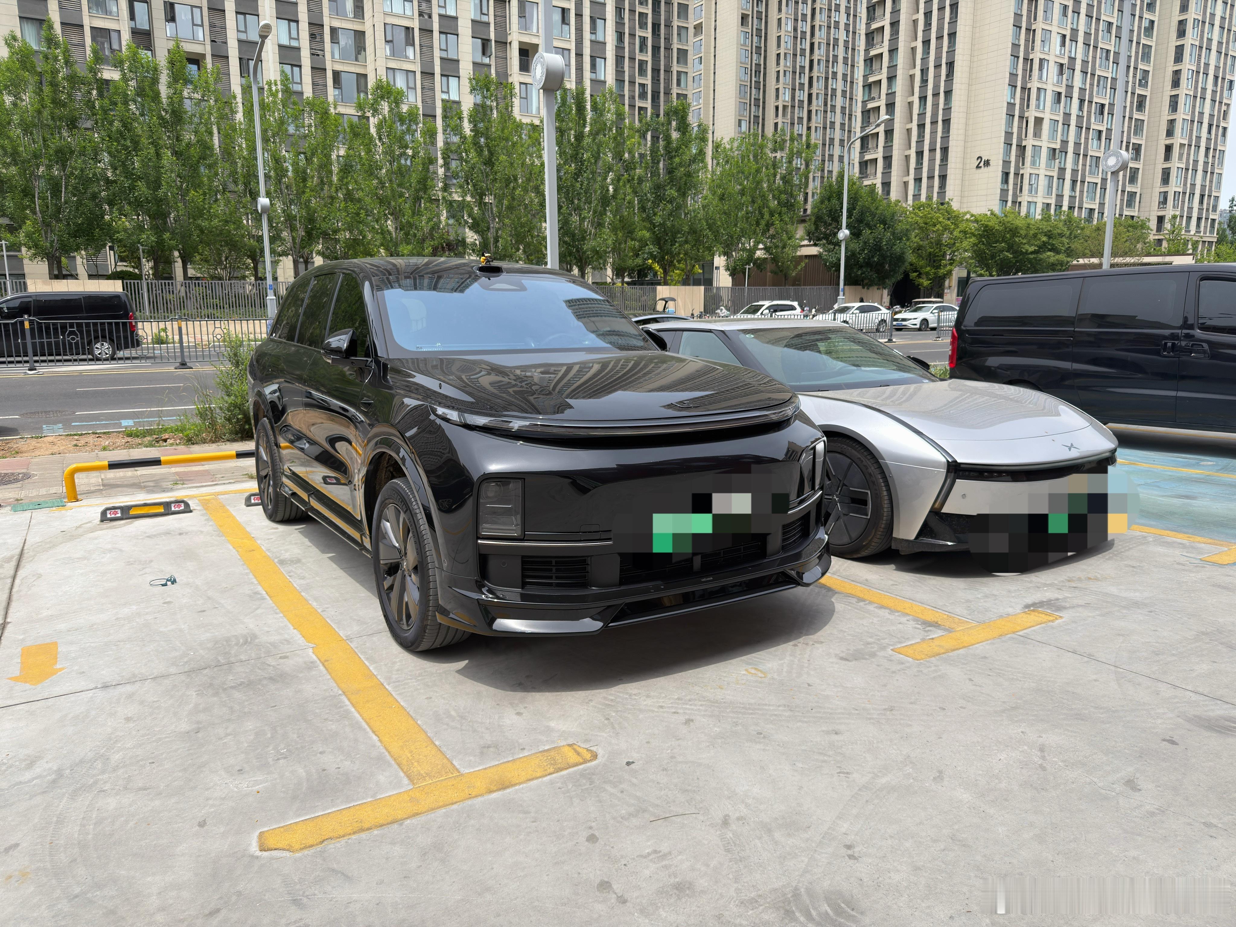 球友的理想停的还行啊头上的机关枪有点酷了吧理想汽车