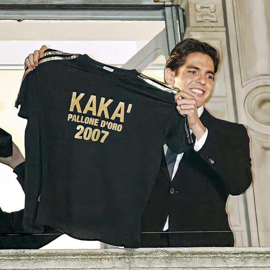 卡卡，最特殊的巨星！为什么说卡卡是最特殊的巨星，因为他是世界上唯一一个女粉丝比