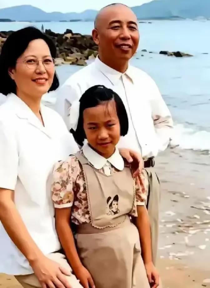 1972年，65岁的开国上将宋时轮娶了32岁的郑晓存，而郑晓存不是别人，正是他亡