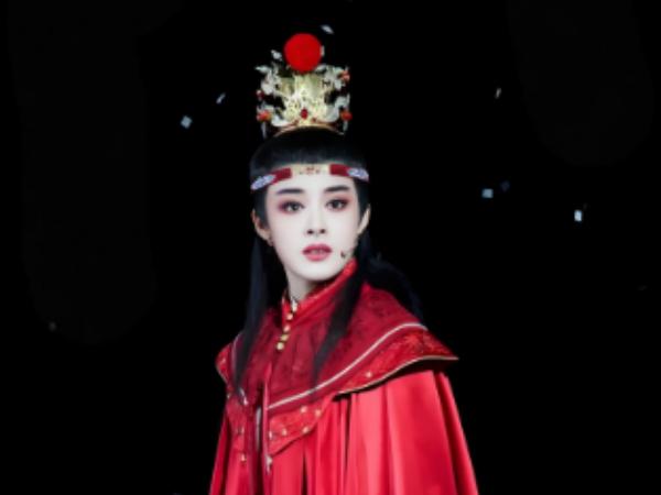 林黛玉的前身为啥叫“绛珠草”？以花明志，是我们的传统。从古至今的名花佳卉极多