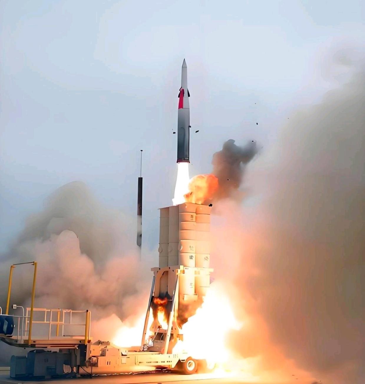 伊朗抢先动手，导弹直扑美军基地！就在美国大举增兵中东之际，伊朗突然发射数枚