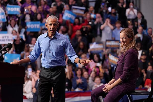 沉默已久的奥巴马，终于忍不下去，对特朗普说了一句大逆不道的话特朗普自上任以来，