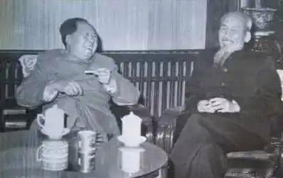 越南人常说“不怕美机炸，就怕中国话”。街头问卷里，七成受访者把“最不信任国家”票