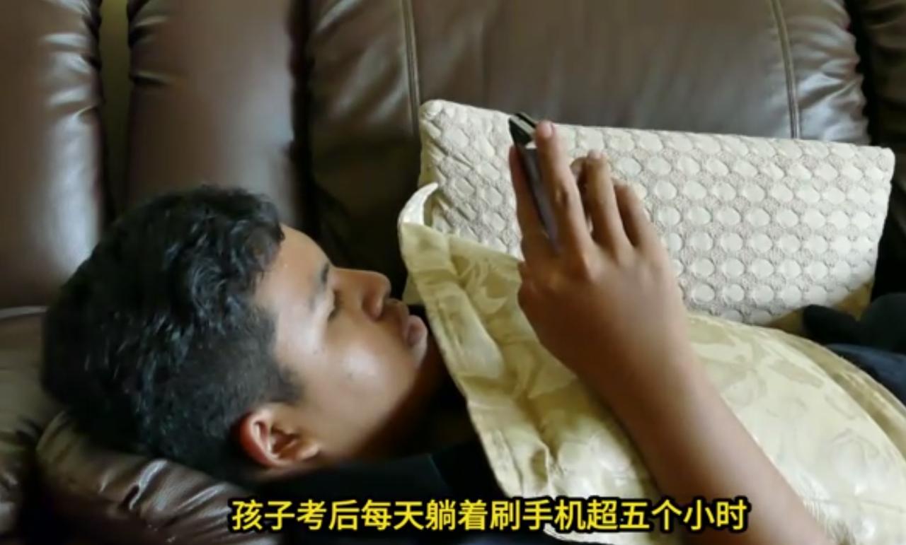 担心的事情还是发生了！浙江台州，一男生高考后彻底放飞自我，假期待在家里一动不动玩