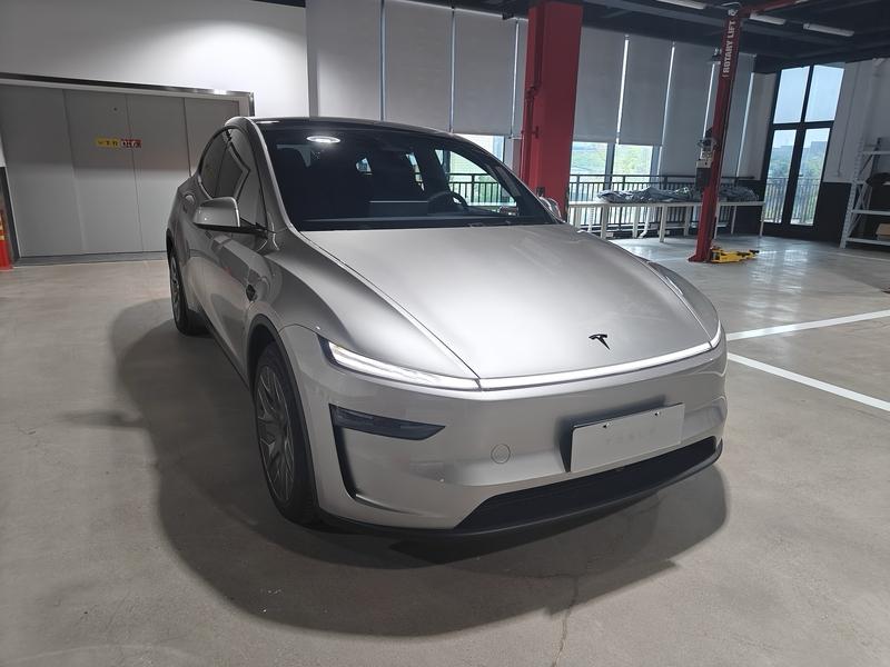 特斯拉FSD何时在中国实现？这真像开盲盒！目前，中国自动驾驶领域监管严格，要