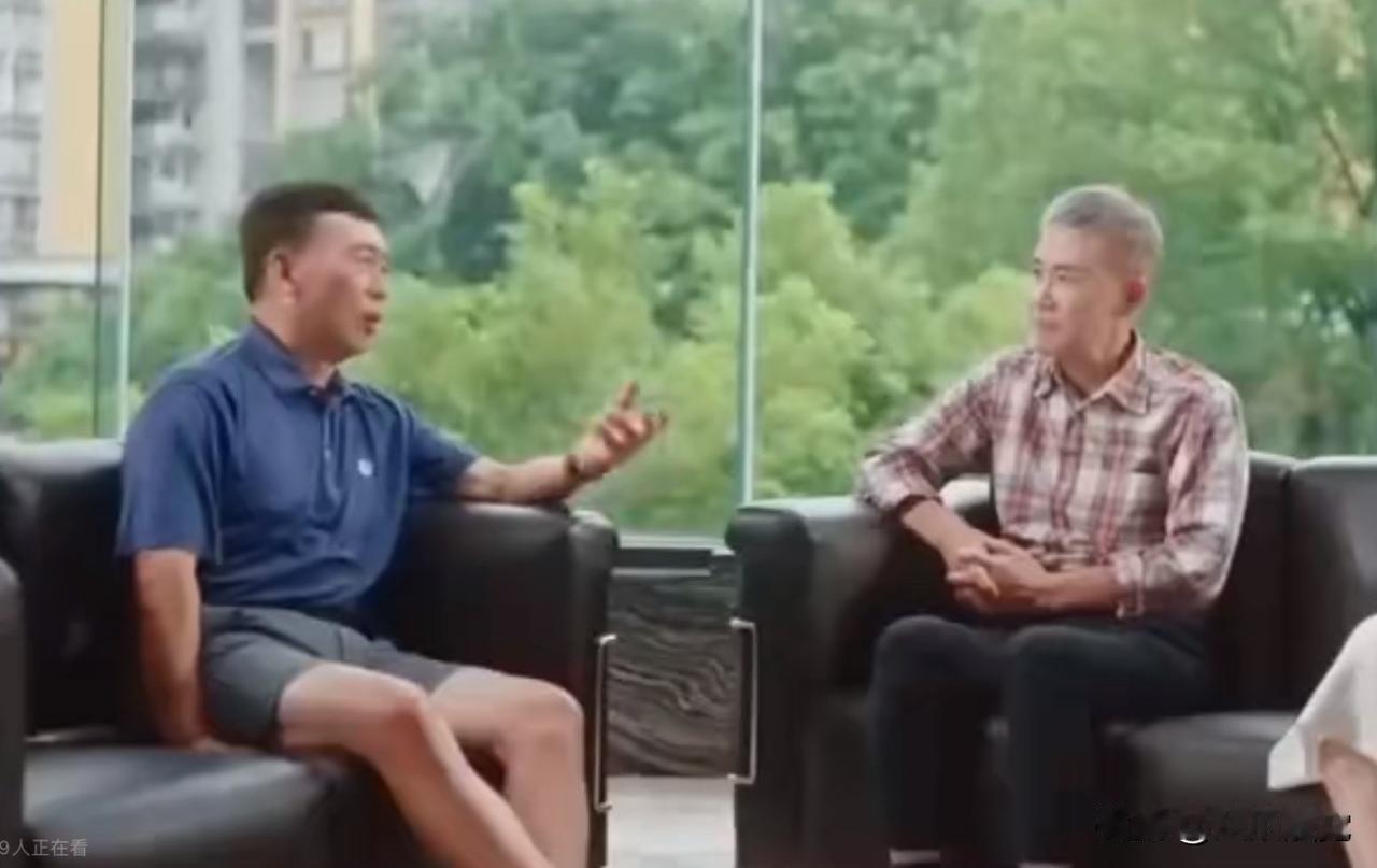 王石说：我早上五点半起床，六点半就去划赛艇，划一个半到二个小时，之后就吃早餐，上