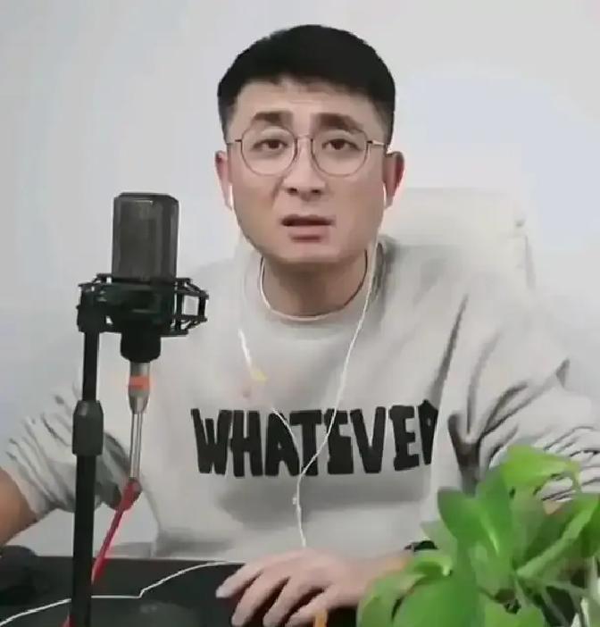 郭晓小直播开炮，直接把闫三的“前弟子”滤镜干稀碎！这年头，蹭德云社热度都快成了