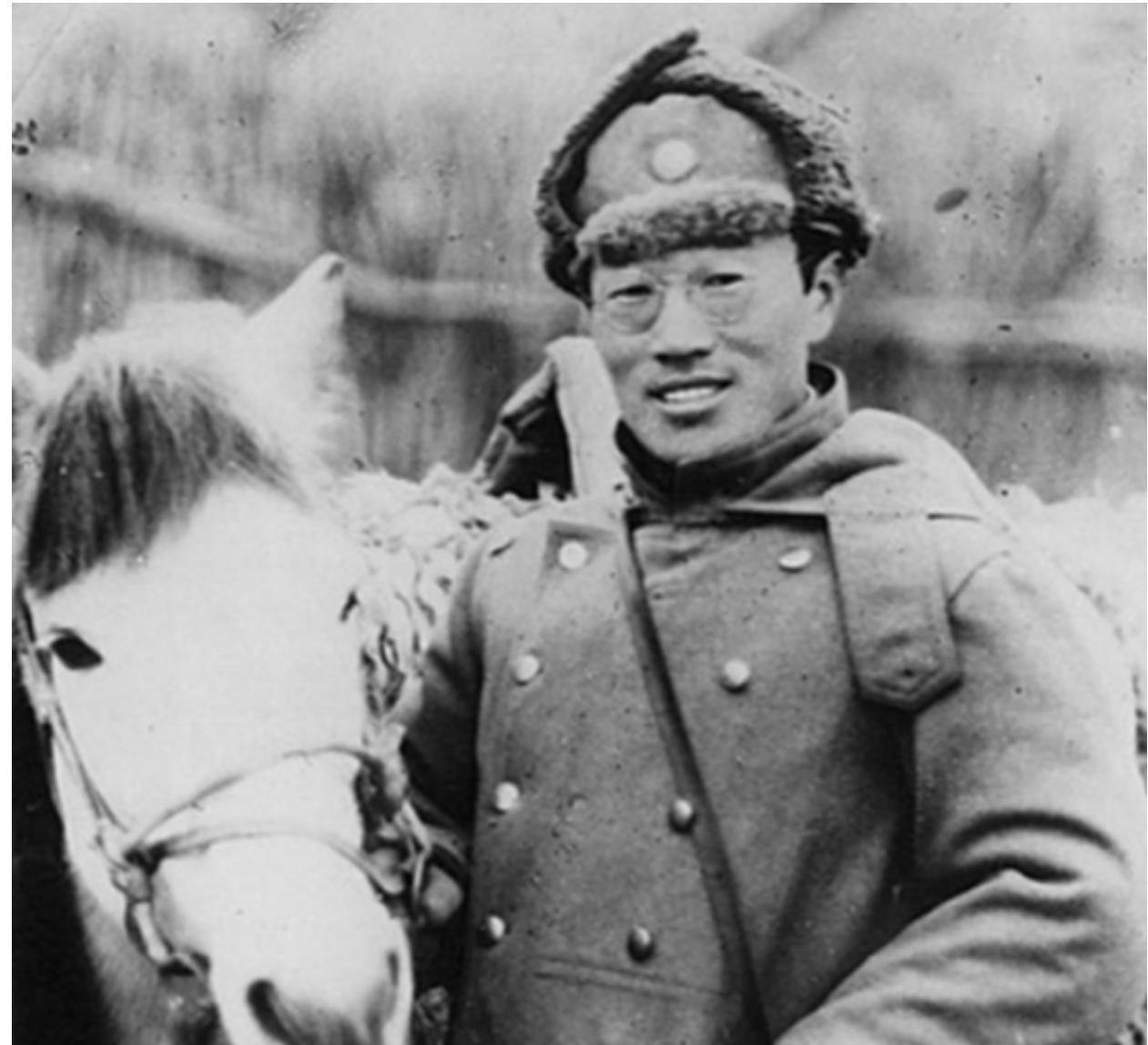 1942年8月，蒋介石下令秘密处决万毅将军，察觉到异常的万毅决定展开一次大逃亡。