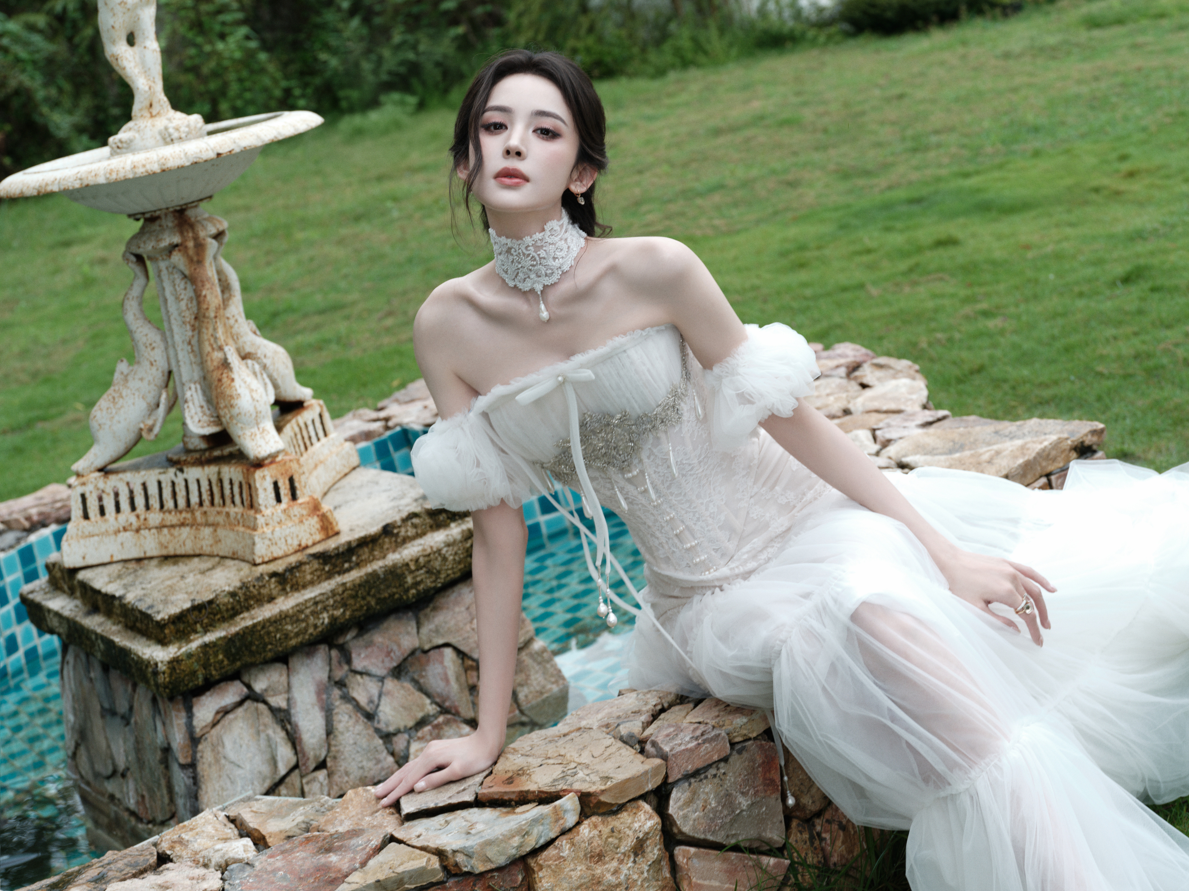 娜扎想尝试寸头娜扎今晚活动造型出图，无死角全方位的美丽！期待芭莎之夜的红毯✨