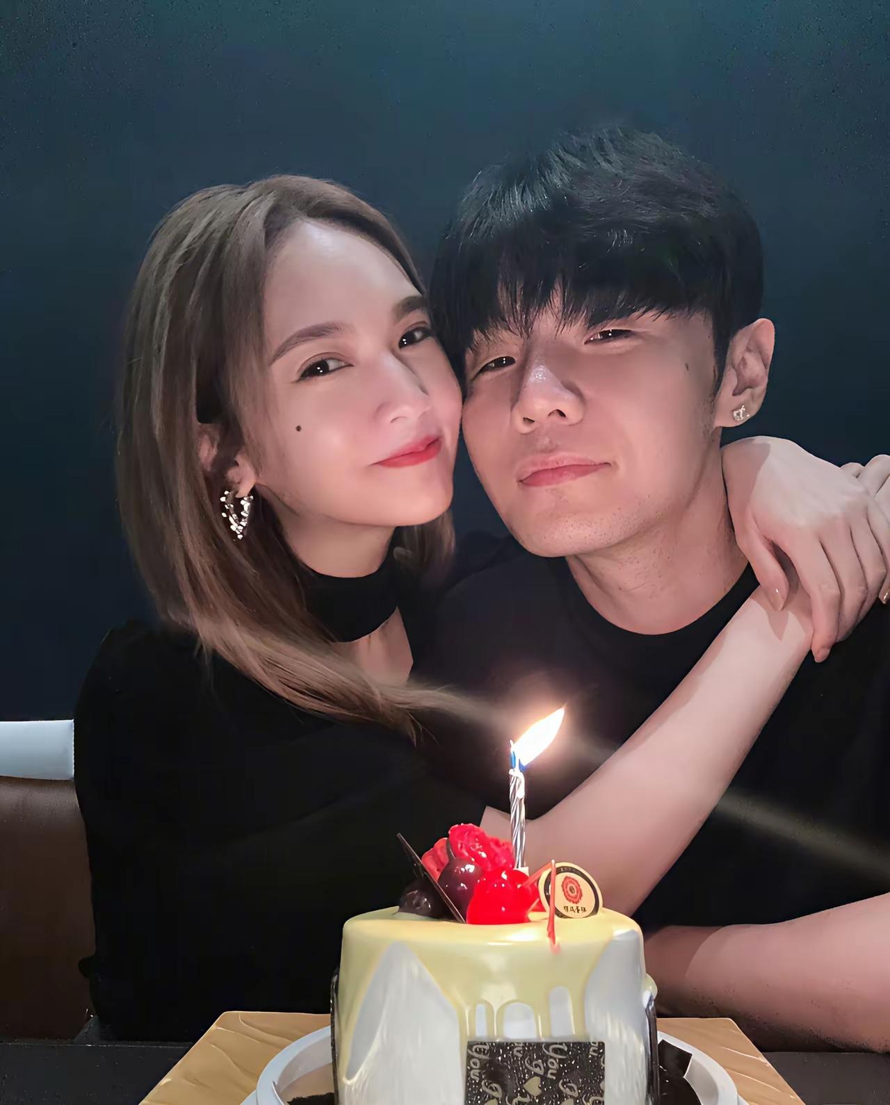 李荣浩对杨丞琳的好，真不是装的。2017年她被传耍大牌，他直接下场硬刚：“