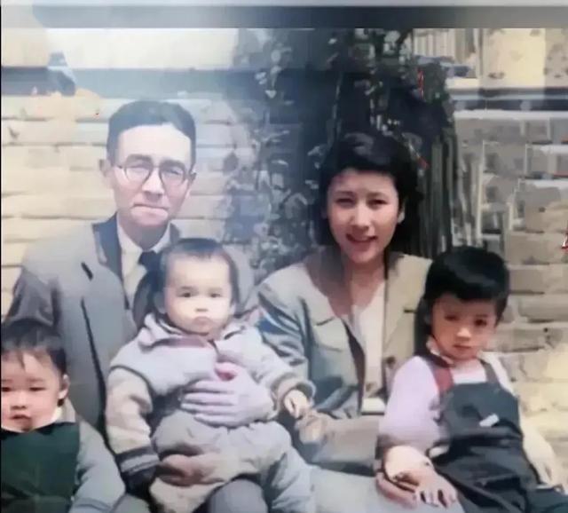 独家老照片：梁思成晚年与儿媳孙辈罕见合影，林徽因离世五年后梁家不为人知的生活