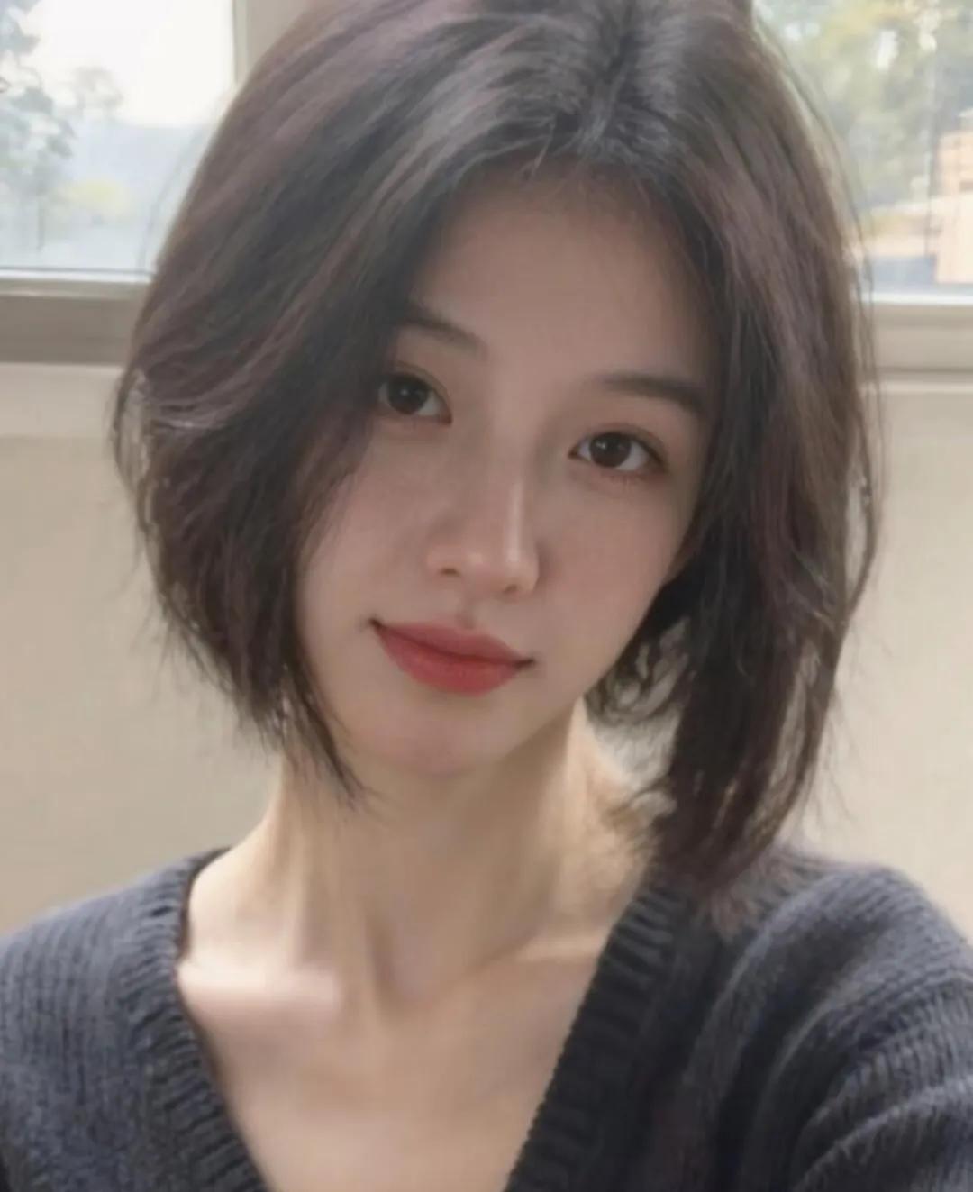 温柔短发，甜美笑容，元气满满的一天！🌞💕