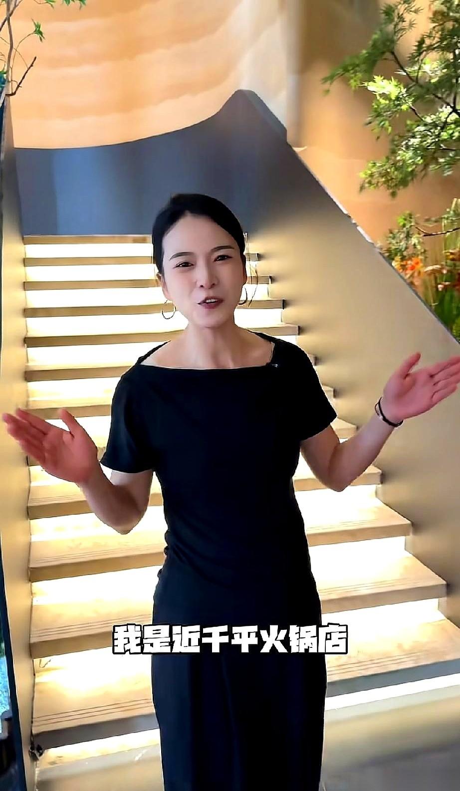 麦小登火锅店出事了。六一儿童节，她姐姐“二姐”自掏腰包，给来店里的小朋友准备礼