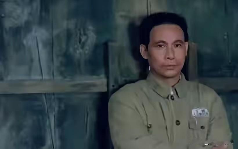 会不会打仗，对比一下就清楚了。叶挺项英带着一万人想北移渡江就遇到了皖南事变。粟裕