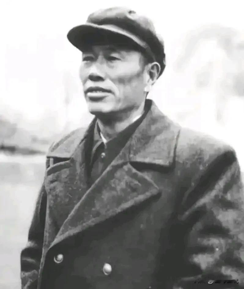 1977年，在四川担任副省长的邓华将军奉调回京，当组织上问他有什么要求时，他第一