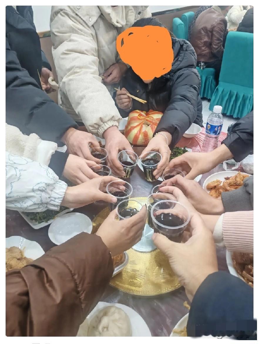 回老家一趟，直接给我整懵了😮舅舅家几个表弟表妹全在县城打工，干的都是最普