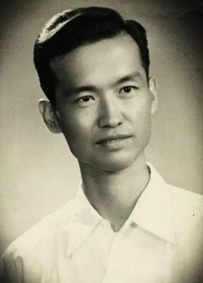 1947年，国军少校被俘，连长正要审问，他摇了摇头，说：“同志，你级别太低，不用