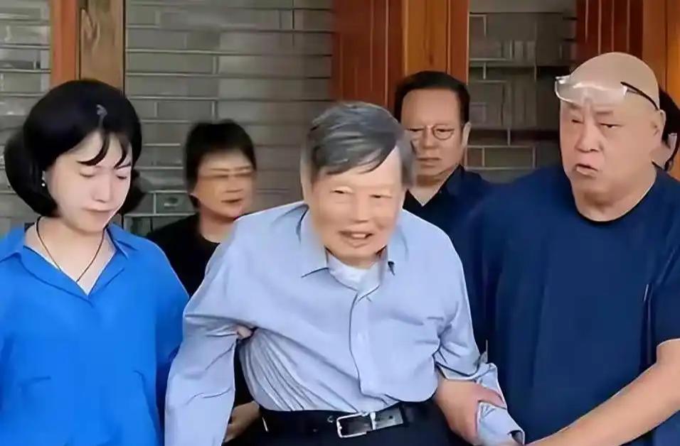 真相大白翁帆另有所图？当初很翁帆嫁给了54岁杨振宁，外界人士都质疑是图杨